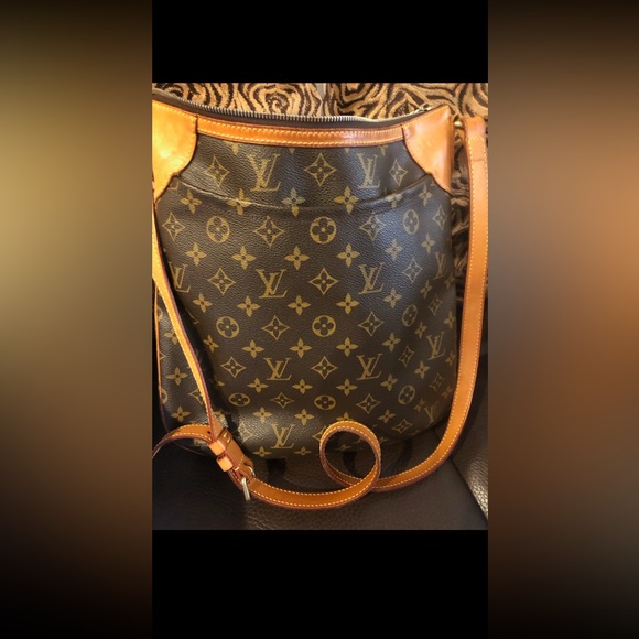 Louis Vuitton Monogram Odeon MM shoulder cross body bag - Picture 3 of 14